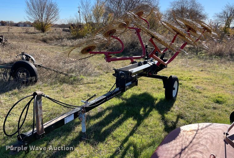 image for item LV9241 Hay rake