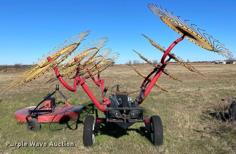 image for item LV9241 Hay rake