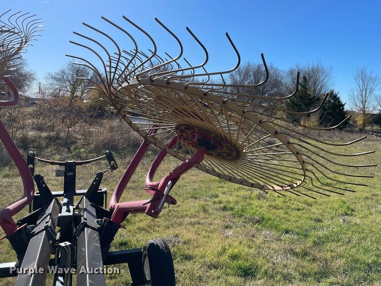 image for item LV9241 Hay rake