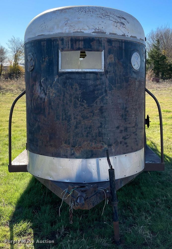 image for item LV9244 W-W  livestock trailer