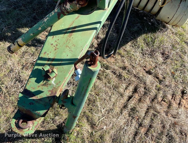 image for item LV9245 John Deere 410  round baler