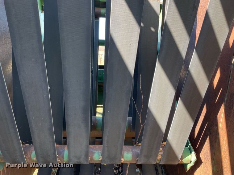 image for item LV9245 John Deere 410  round baler