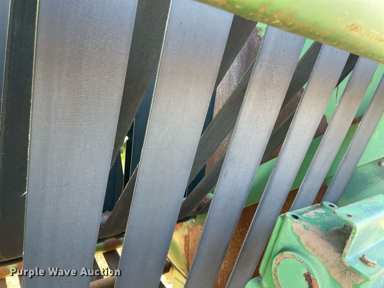 image for item LV9245 John Deere 410  round baler