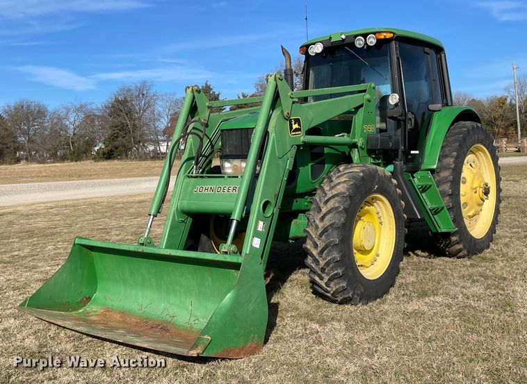 image for item LV9257 2009 John Deere 7130 Premium  MFWD tractor