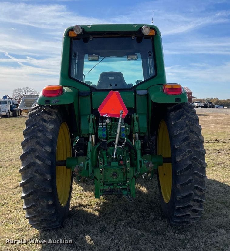 image for item LV9257 2009 John Deere 7130 Premium  MFWD tractor