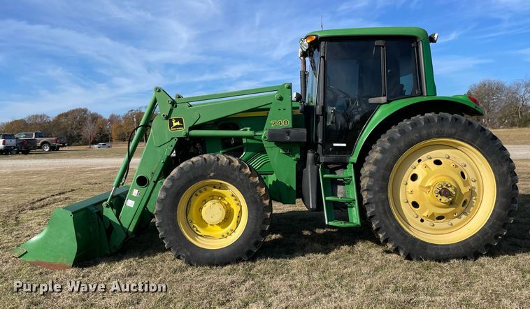 image for item LV9257 2009 John Deere 7130 Premium  MFWD tractor