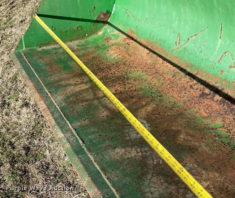 image for item LV9257 2009 John Deere 7130 Premium  MFWD tractor