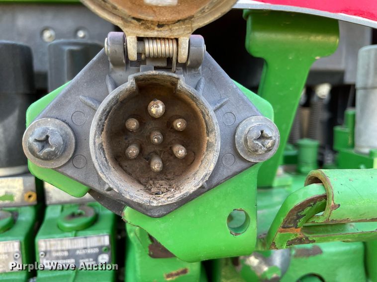 image for item LV9257 2009 John Deere 7130 Premium  MFWD tractor