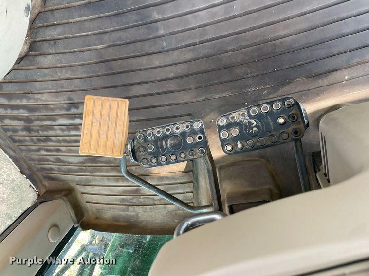 image for item LV9257 2009 John Deere 7130 Premium  MFWD tractor