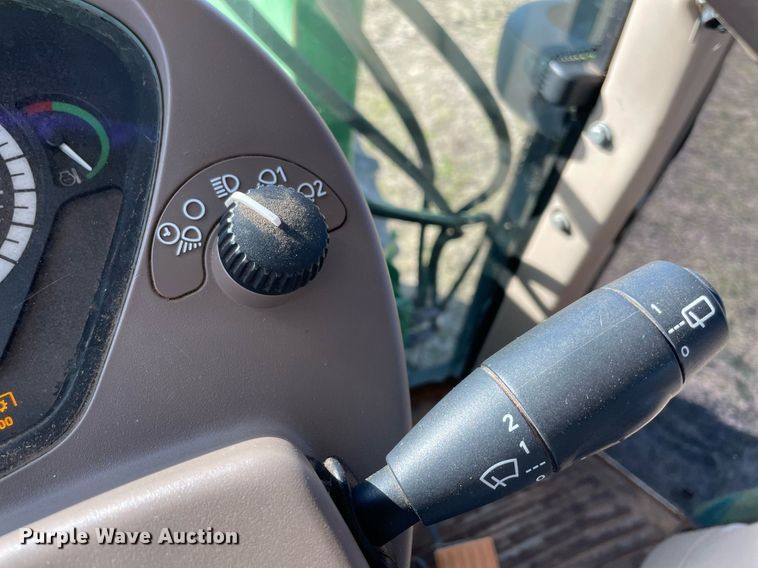 image for item LV9257 2009 John Deere 7130 Premium  MFWD tractor