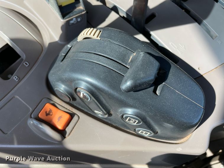 image for item LV9257 2009 John Deere 7130 Premium  MFWD tractor