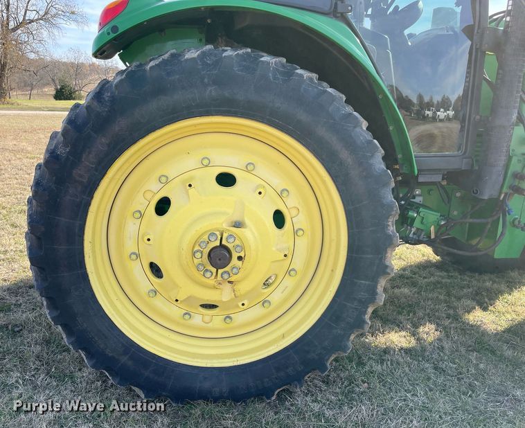 image for item LV9257 2009 John Deere 7130 Premium  MFWD tractor