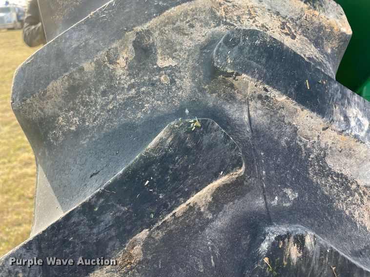 image for item LV9257 2009 John Deere 7130 Premium  MFWD tractor