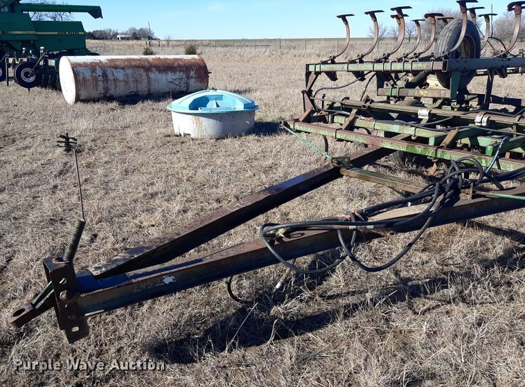 image for item LX9944 John Deere 1010  field cultivator