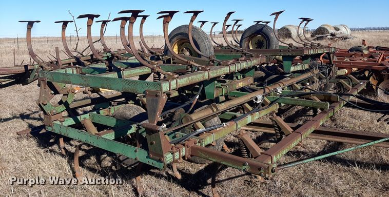 image for item LX9944 John Deere 1010  field cultivator