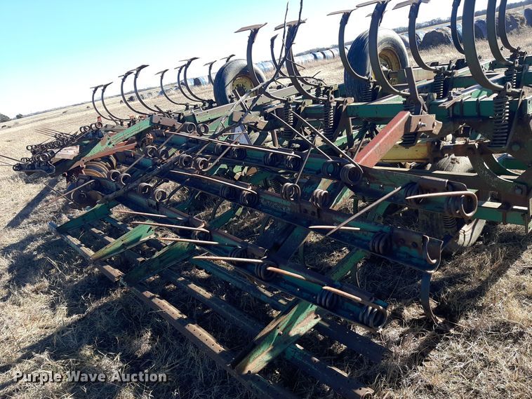 image for item LX9944 John Deere 1010  field cultivator