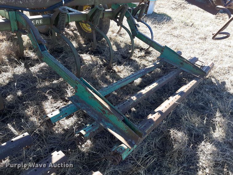 image for item LX9944 John Deere 1010  field cultivator
