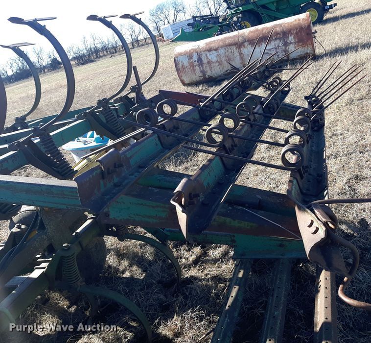 image for item LX9944 John Deere 1010  field cultivator