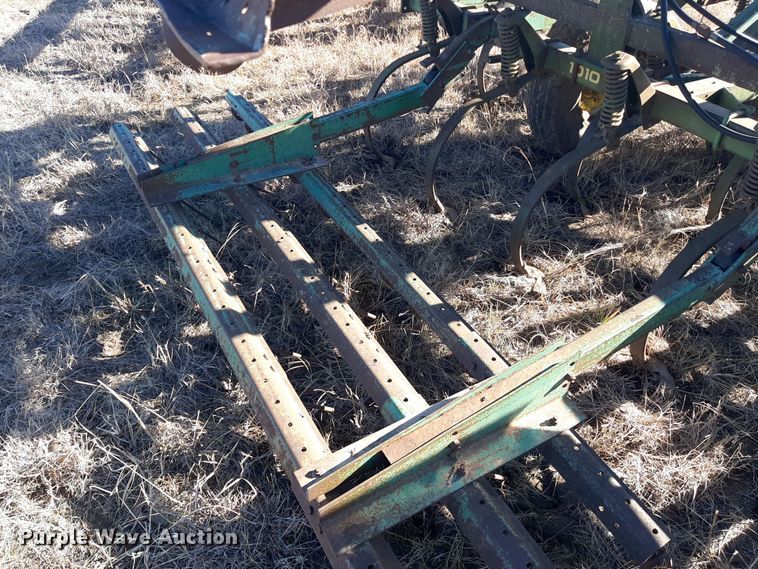 image for item LX9944 John Deere 1010  field cultivator