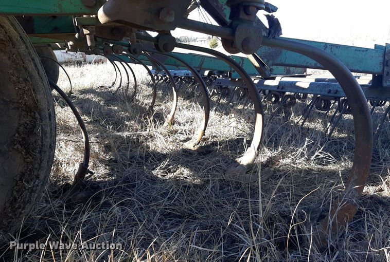 image for item LX9944 John Deere 1010  field cultivator