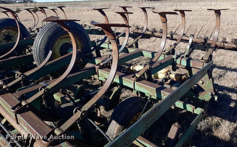 image for item LX9944 John Deere 1010  field cultivator