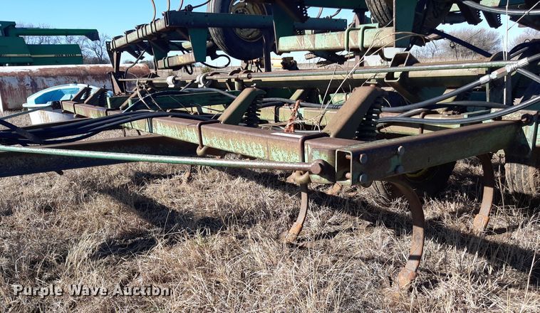 image for item LX9944 John Deere 1010  field cultivator