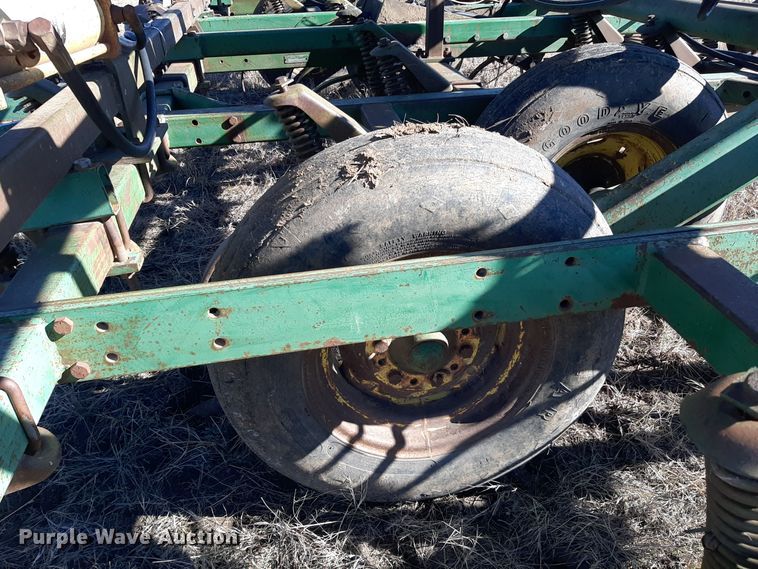 image for item LX9944 John Deere 1010  field cultivator