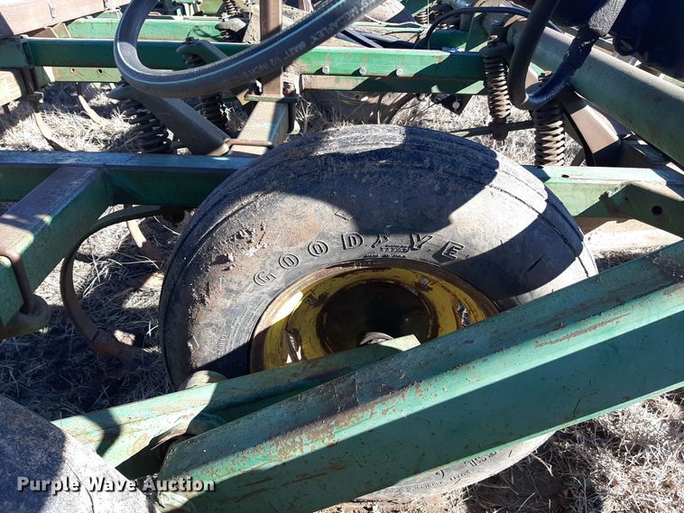 image for item LX9944 John Deere 1010  field cultivator