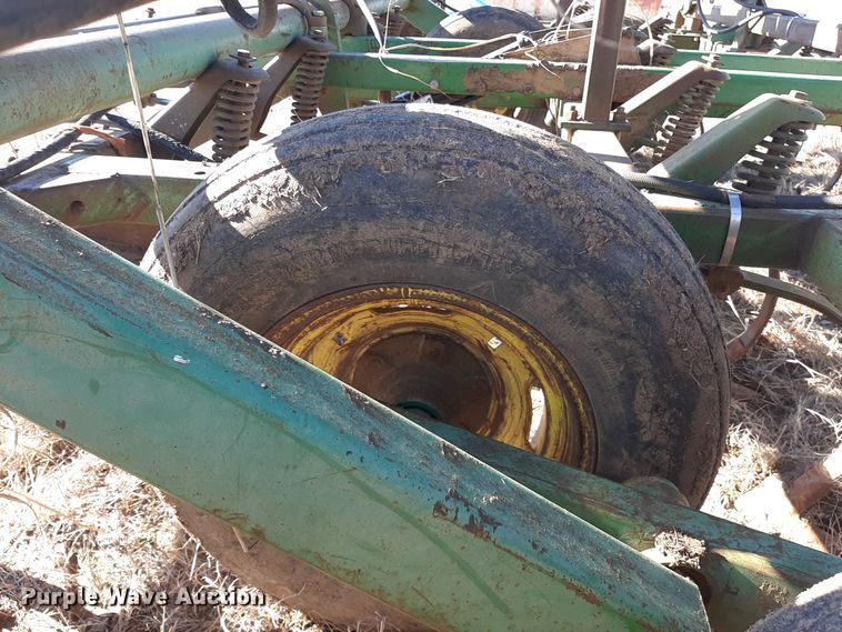 image for item LX9944 John Deere 1010  field cultivator