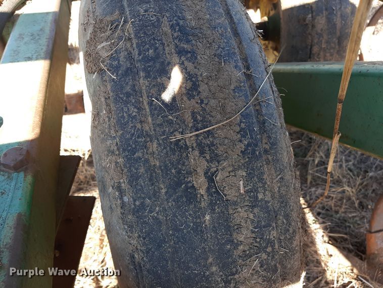 image for item LX9944 John Deere 1010  field cultivator