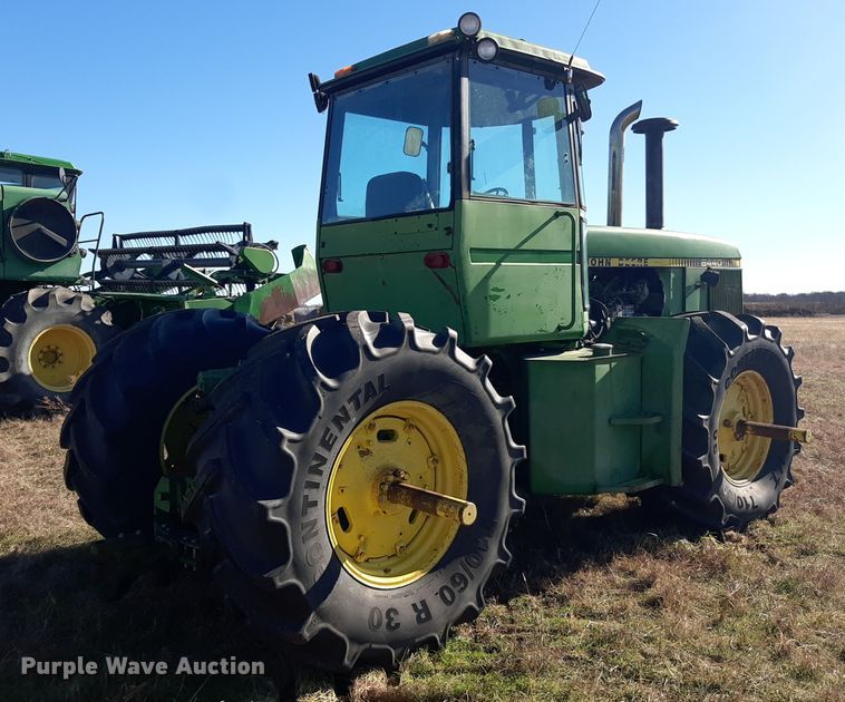 image for item LX9948 1976 John Deere 8440  4WD tractor