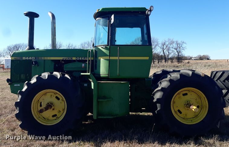 image for item LX9948 1976 John Deere 8440  4WD tractor