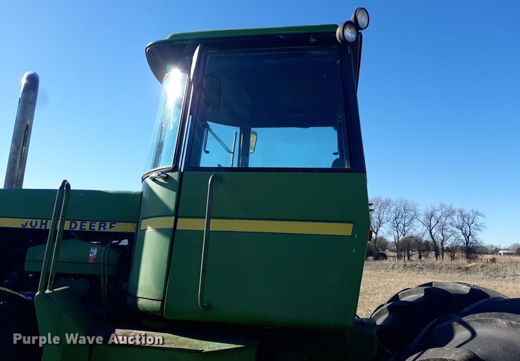 image for item LX9948 1976 John Deere 8440  4WD tractor