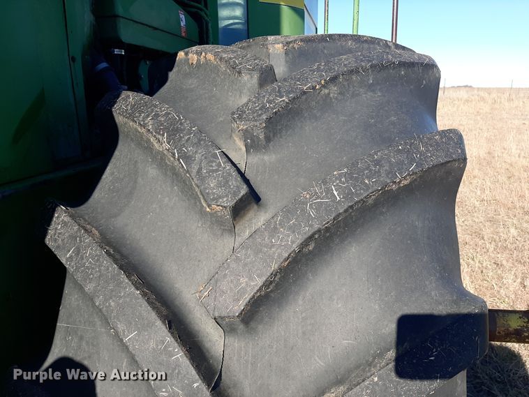 image for item LX9948 1976 John Deere 8440  4WD tractor