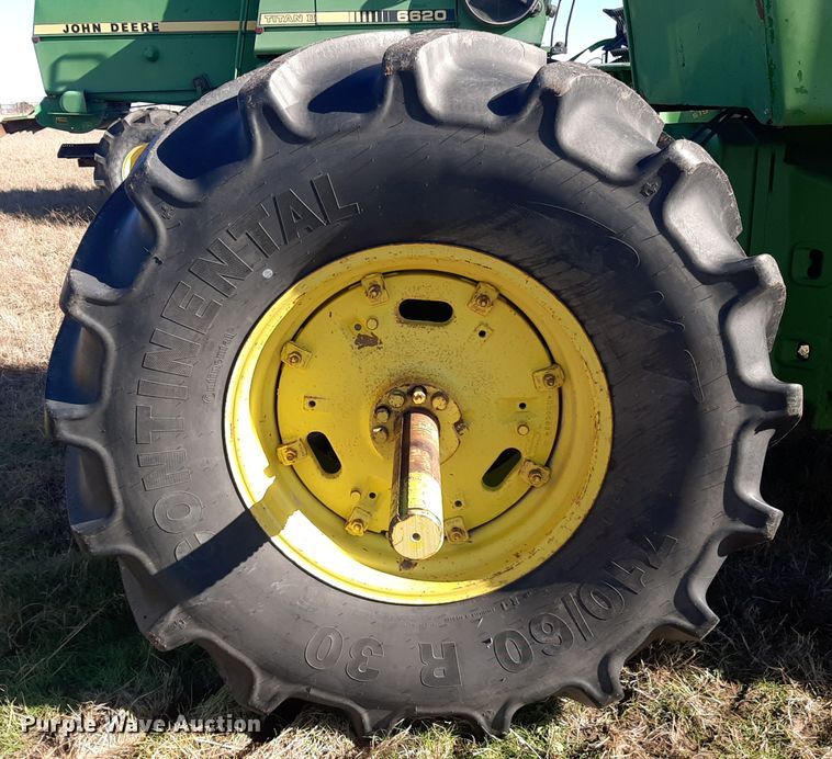 image for item LX9948 1976 John Deere 8440  4WD tractor