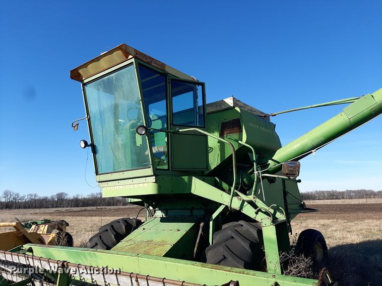 image for item LX9949 John Deere 95  combine