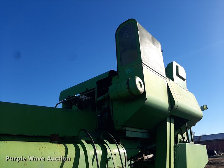 image for item LX9949 John Deere 95  combine