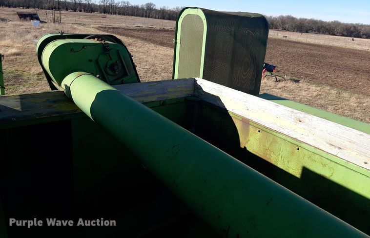 image for item LX9949 John Deere 95  combine
