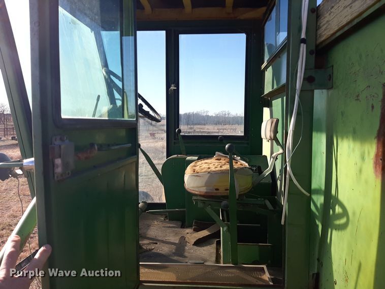 image for item LX9949 John Deere 95  combine