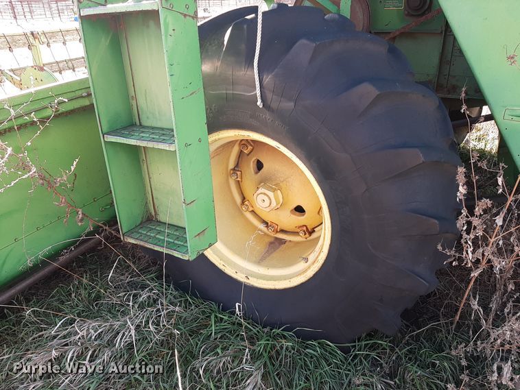 image for item LX9949 John Deere 95  combine