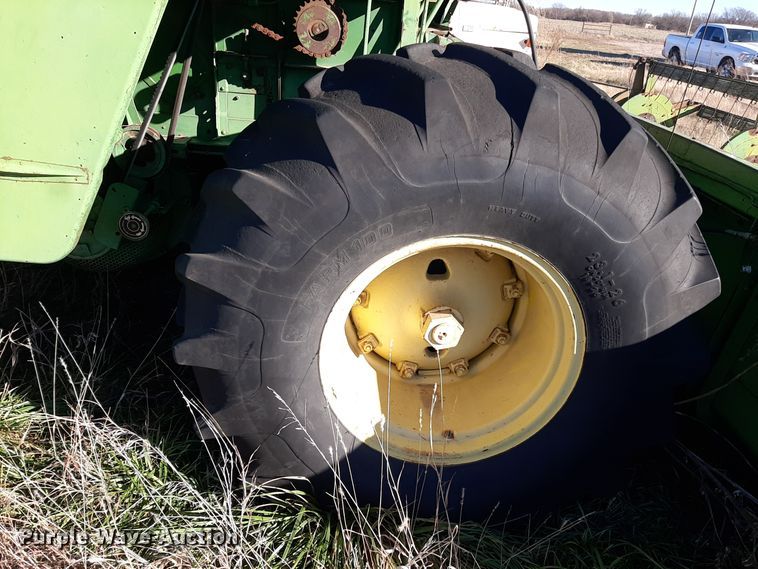 image for item LX9949 John Deere 95  combine
