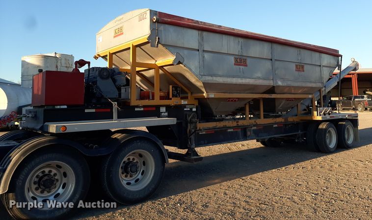 image for item LX9955 2014 KBH  fertilizer tender trailer