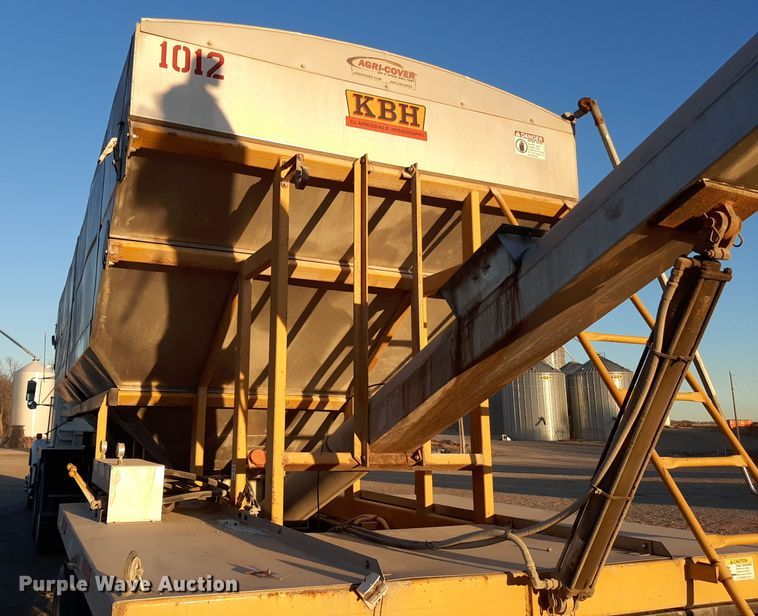 image for item LX9955 2014 KBH  fertilizer tender trailer