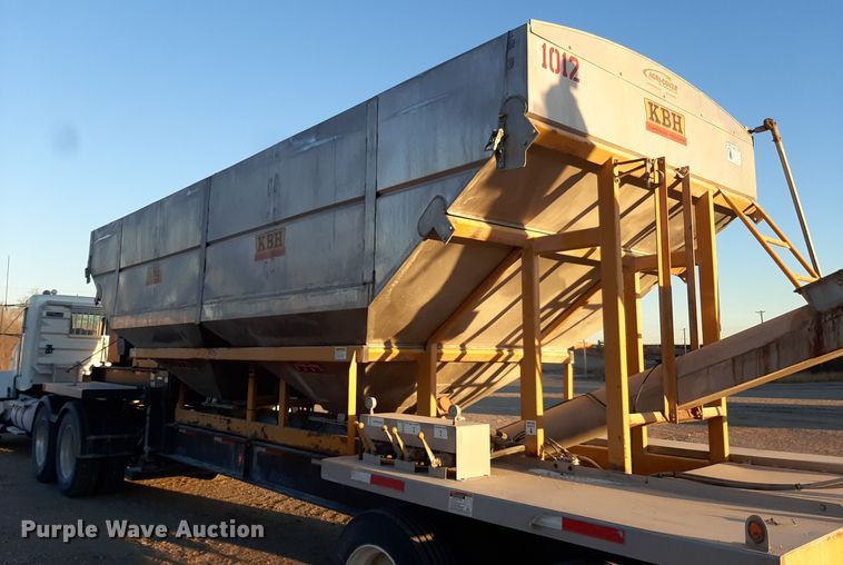 image for item LX9955 2014 KBH  fertilizer tender trailer