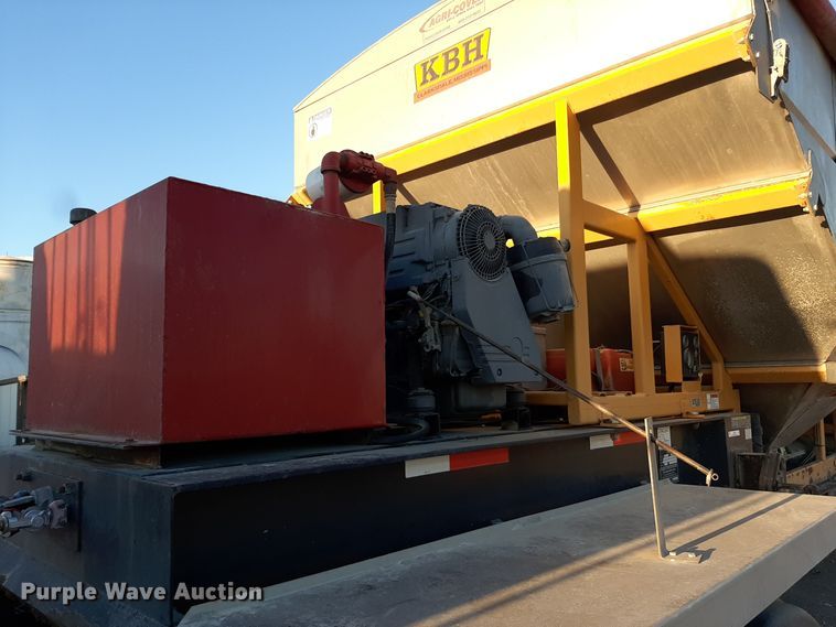 image for item LX9955 2014 KBH  fertilizer tender trailer