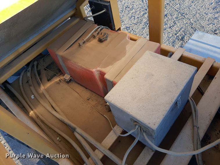 image for item LX9955 2014 KBH  fertilizer tender trailer