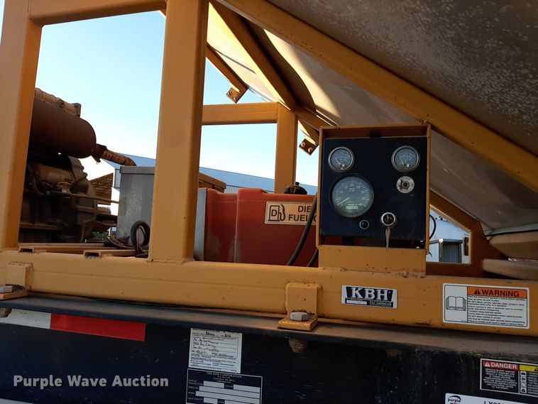 image for item LX9955 2014 KBH  fertilizer tender trailer