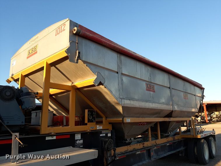 image for item LX9955 2014 KBH  fertilizer tender trailer