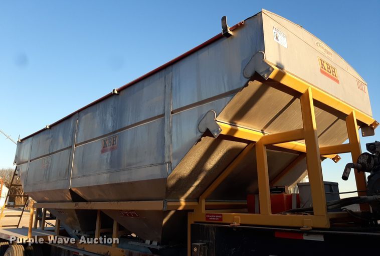image for item LX9955 2014 KBH  fertilizer tender trailer