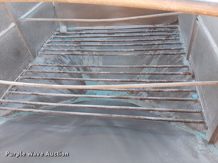 image for item LX9955 2014 KBH  fertilizer tender trailer